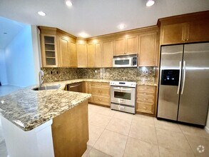 Building Photo - 6447 Parkview Dr