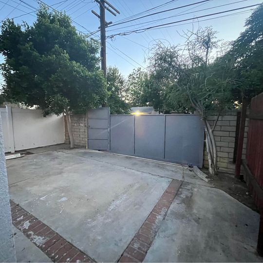 Building Photo - 7322 Glade Ave