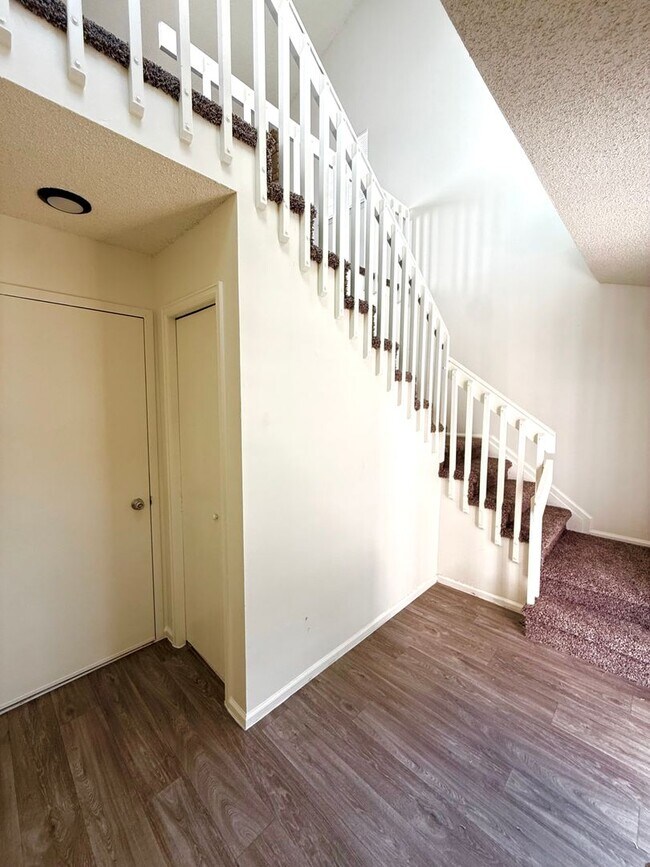 Foto del edificio - 8460 Everett Way
