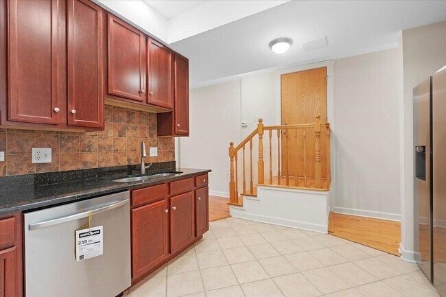 Foto del edificio - 6750 N Greenview Ave