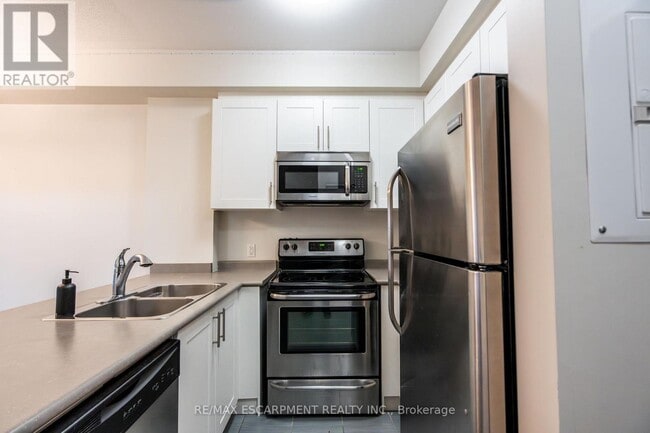 Building Photo - 216 Oak Park Blvd