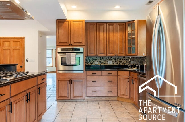 Foto del edificio - 3913 N Kenneth Ave