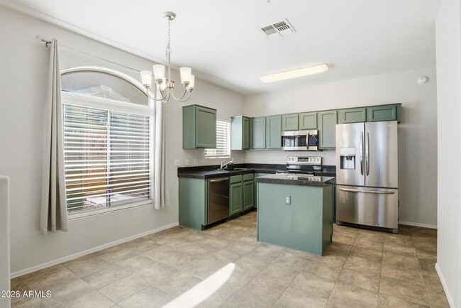 Building Photo - 2250 E Deer Valley Dr