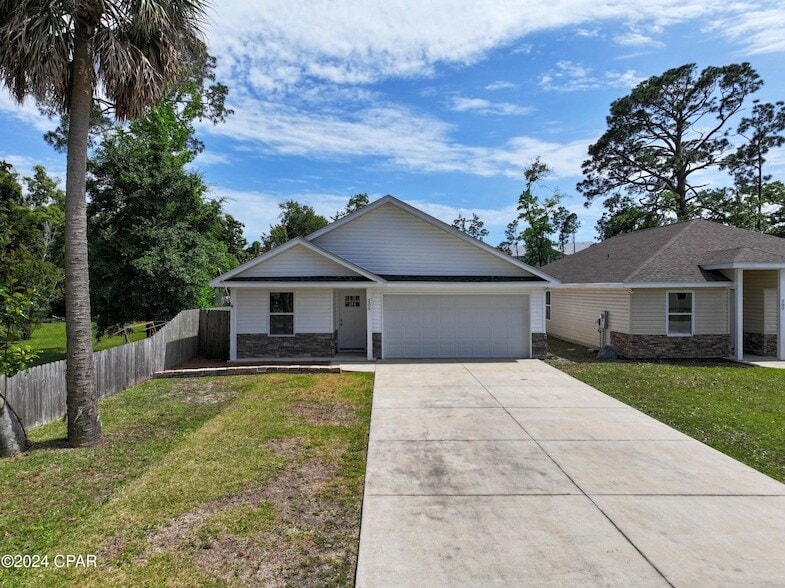 Primary Photo - 205 Woodlawn Ct