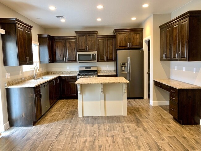 Foto del edificio - Spacious 3-Bedroom Townhome in Black Hawk ...