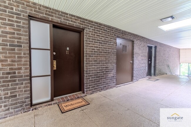 Building Photo - 35 Stonehenge Cir