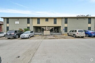 Building Photo - 1910 Willowbend St