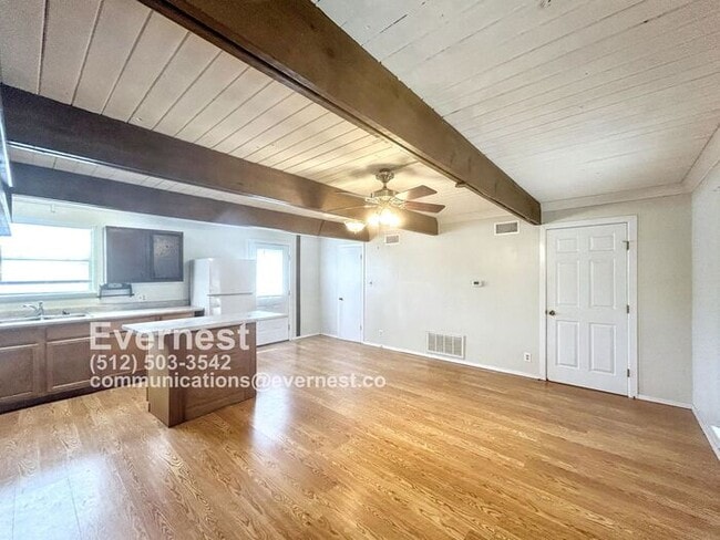 Building Photo - 1-Bedroom, 1.5-Bathroom Home with Modern A...