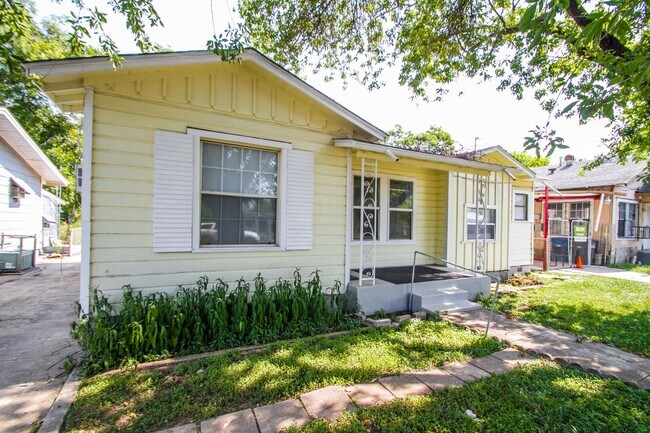 Photo - Close to Local Amenities and Downtown House