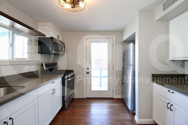 Foto del edificio - 1319 E Pierce St