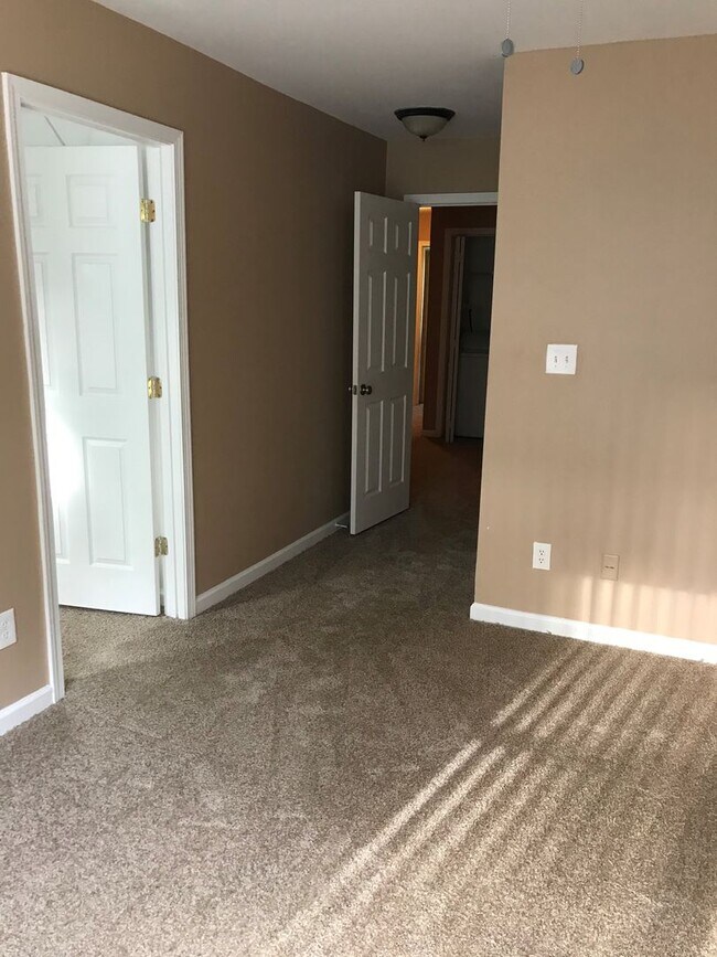 Foto del edificio - Move in Special $1000 plus Security Deposit