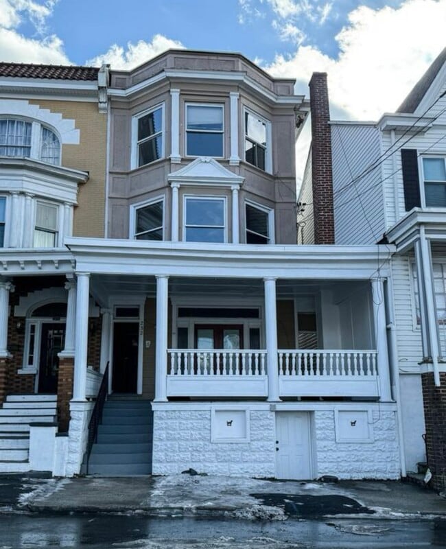 Foto del edificio - 232 W Oak St