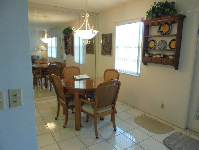 Building Photo - 2050  Hythe C   Boca Raton Fl 33434