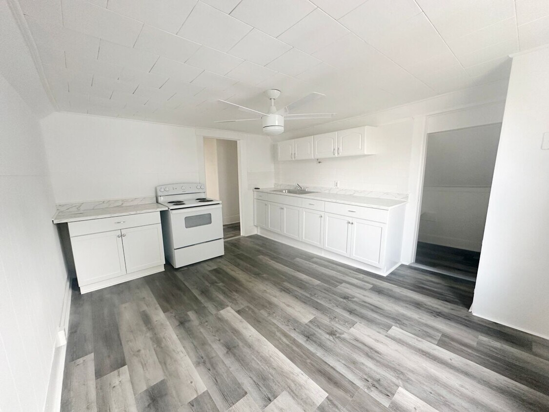 175 Woodland Ave Unit 3, Gardner, MA 01440 Room for Rent in Gardner