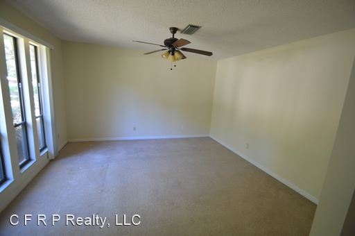 Building Photo - 605 Blue Lake Dr