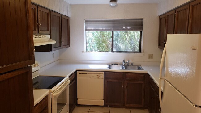 Building Photo - ACADEMY ACRES 4/BD 2/BA  2/CG