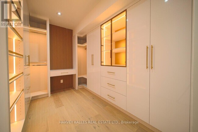 Photo du bâtiment - 2970A Bayview Ave