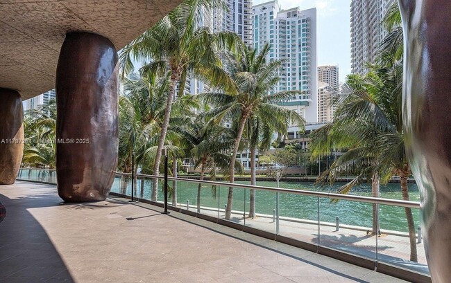 Building Photo - 495 Brickell Ave