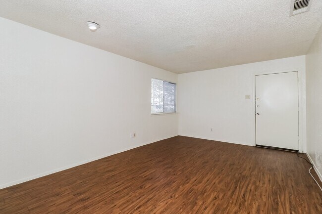 Foto del edificio - 323 W William Cannon Dr