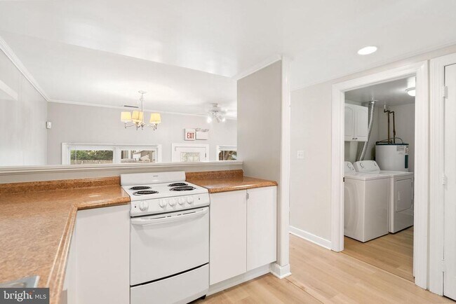 Foto del edificio - 5107 MacArthur Blvd NW