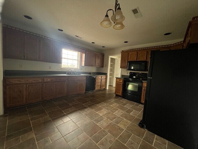 Foto del edificio - Move In Ready!!