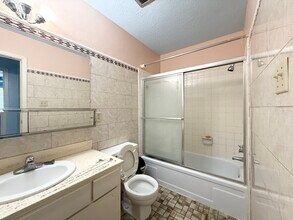 Building Photo - 8438 Leawood Blvd