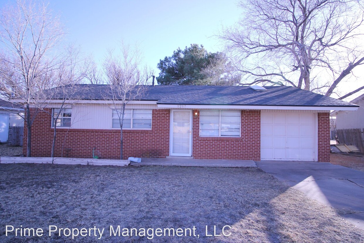 Primary Photo - 4 br, 2 bath House - 1217 Comer Dr.