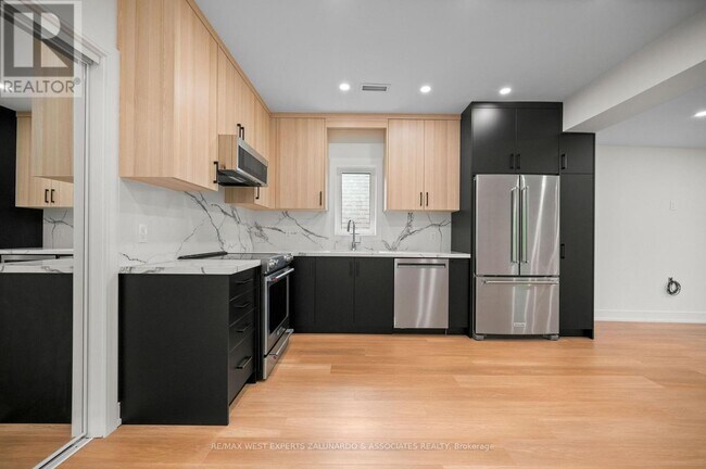 Building Photo - 412 Glenholme Ave