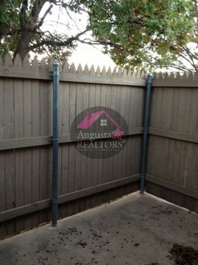 Foto del edificio - Great 1 bed 1 bath apartments!!