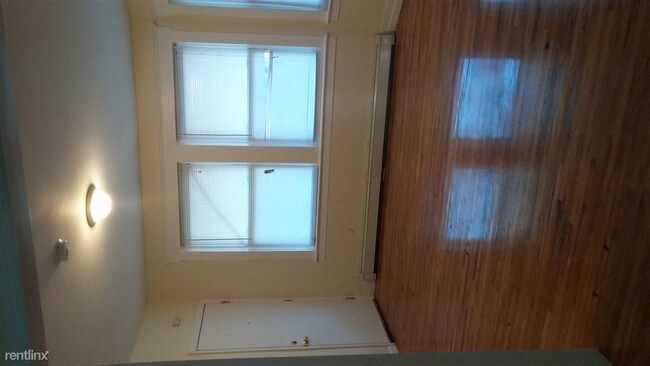 Building Photo - 425 N 13th St