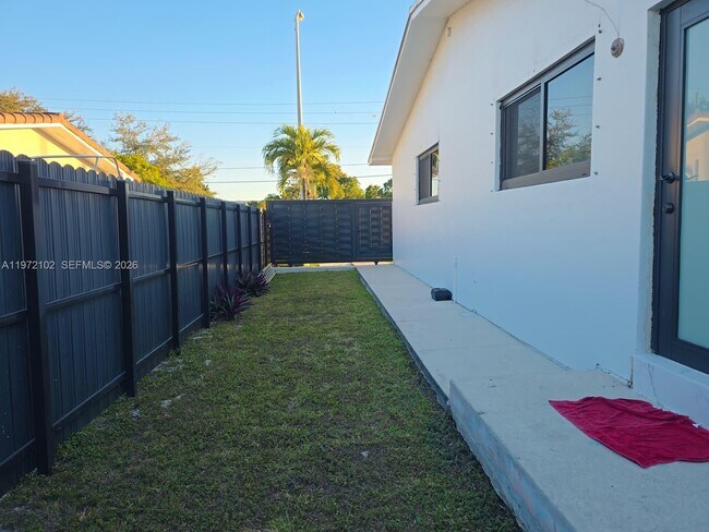 Foto del edificio - 891 W 53rd St