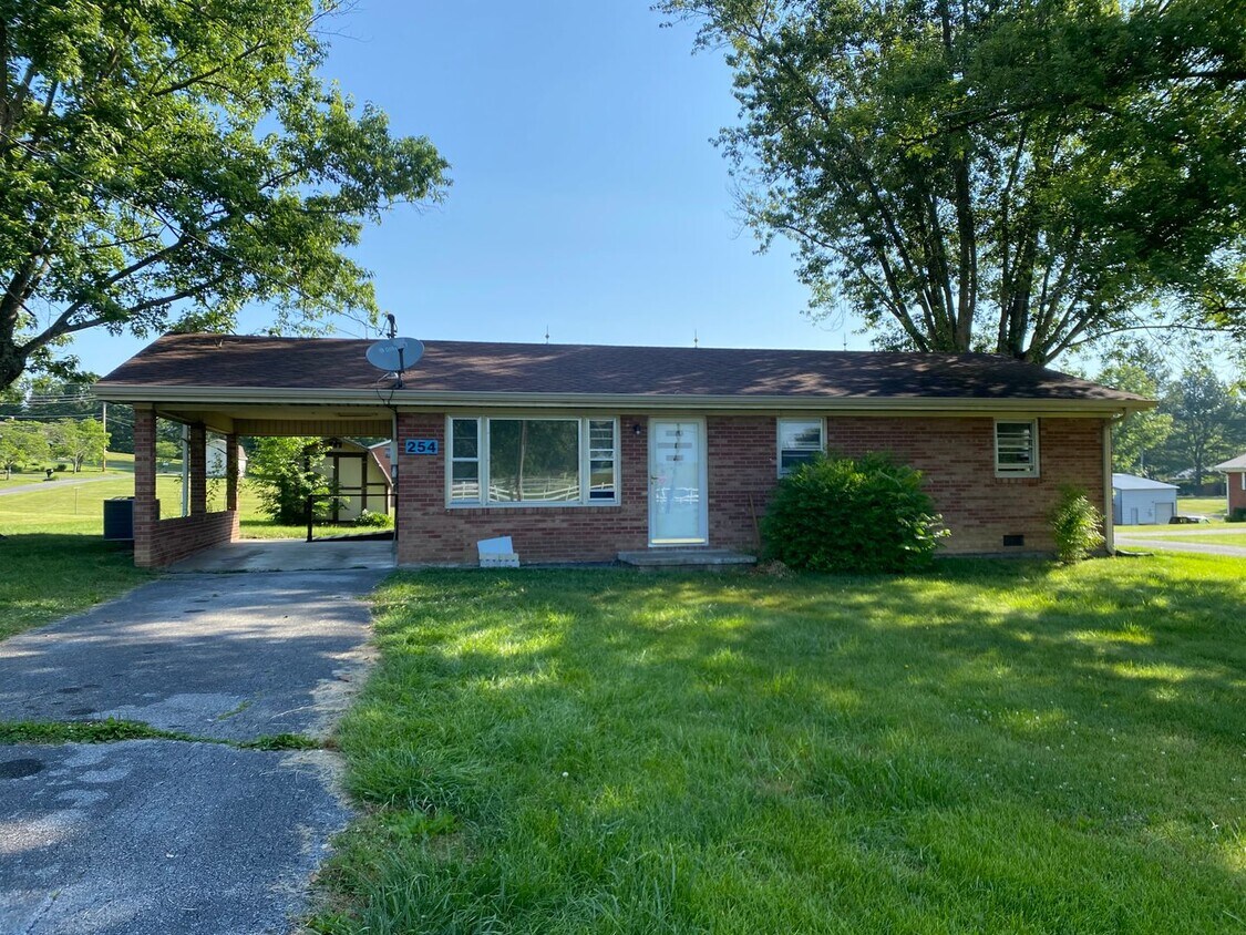 Primary Photo - 3 Bedroom, 1 Bath Home Located in Baileyto...