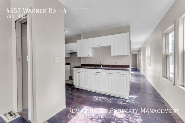 Building Photo - Unit 4