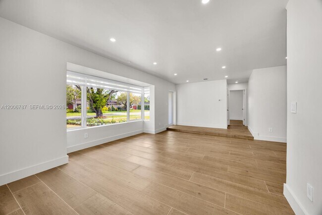 Foto del edificio - 8760 SW 83rd St