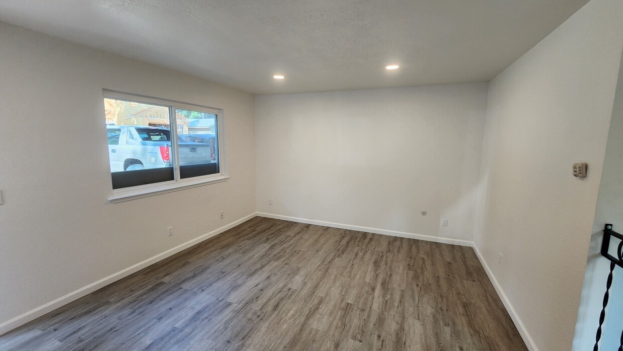 Living - 579 James Ave