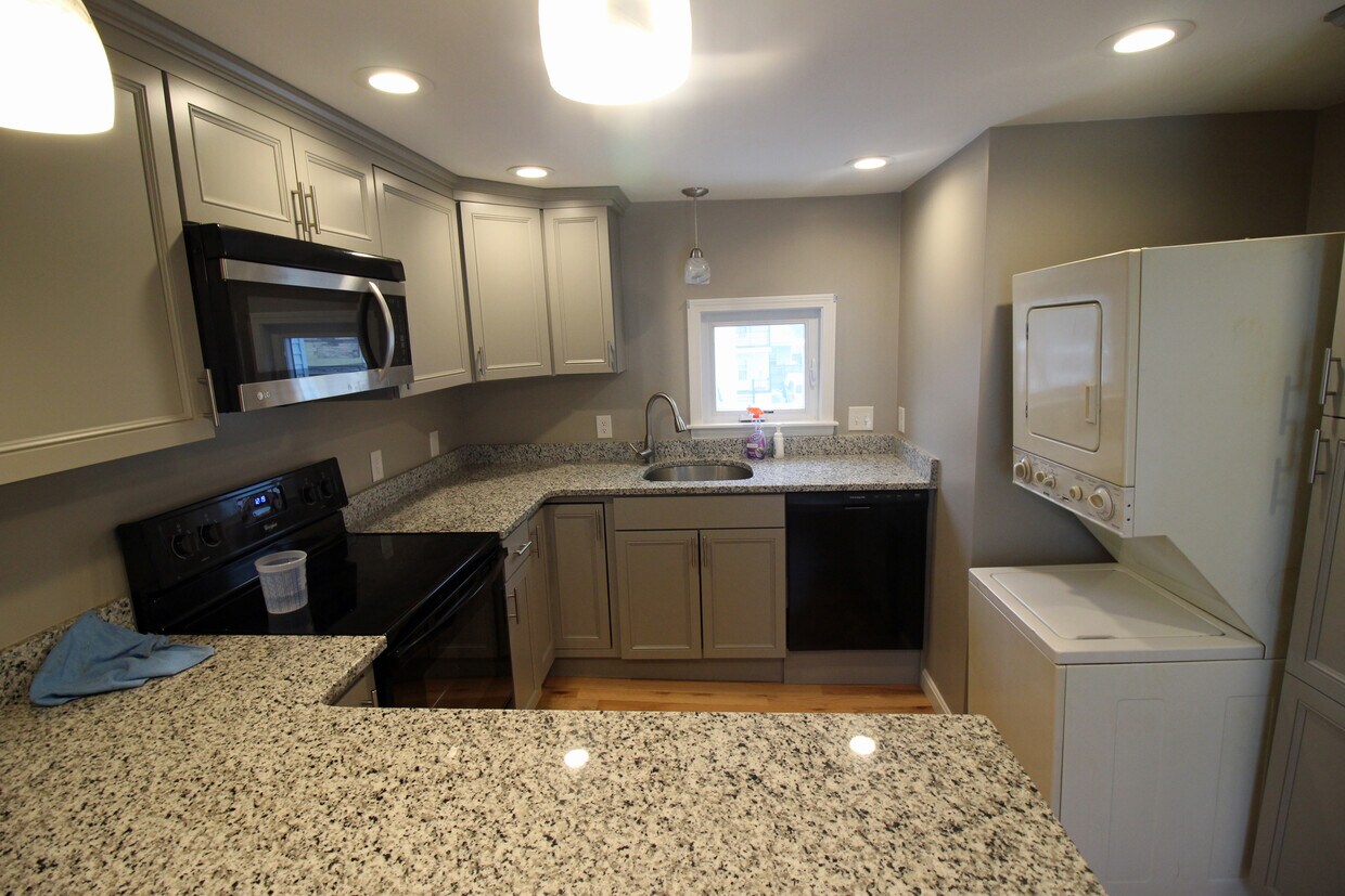 Primary Photo - 143 Elm St
