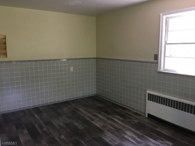 Building Photo - 202 Parker Ave