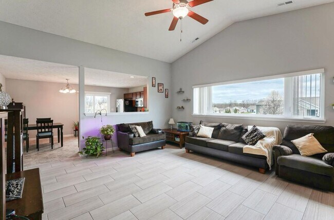 Foto del edificio - HOUSE...3 Bedroom 2 Bath