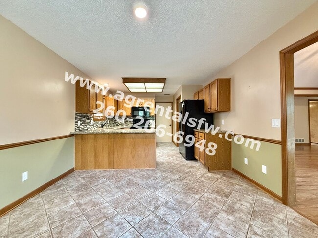 Building Photo - 3 Bedroom House
