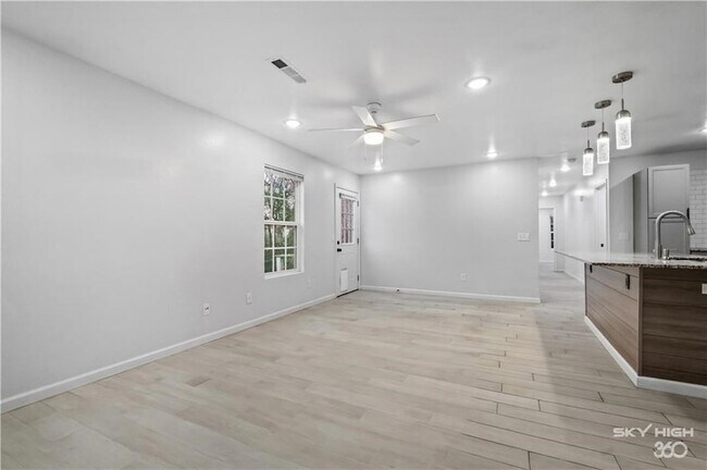 Foto del edificio - 731 Erika Ave