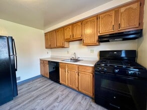 Building Photo - 442 Mower Dr