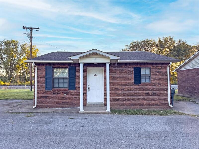 Primary Photo - 9-409 Thompsonville Ln