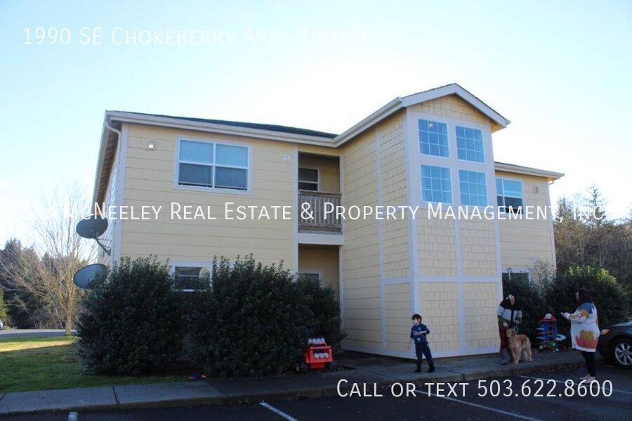 Primary Photo - Great Upper Level Unit at the Coast! Mid-D...