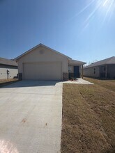 Building Photo - 110 Sofia Dr