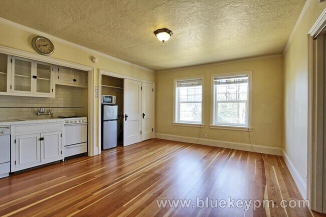 Building Photo - Studio Condo Available in Pearl District  ...