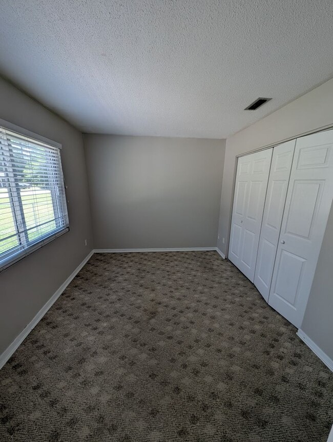 Building Photo - Beautifully Remodeled 2 Bed, 1.5 Bath Dupl...