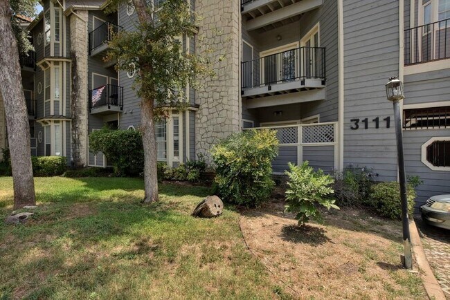 Building Photo - 3111 Tom Green St