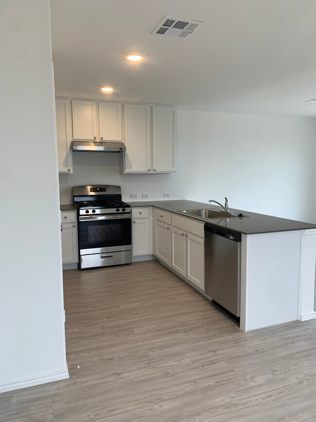 Kitchen - 20418 Onyx Ring