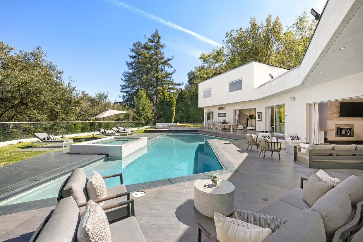 Foto principal - 2666 Hutton Dr