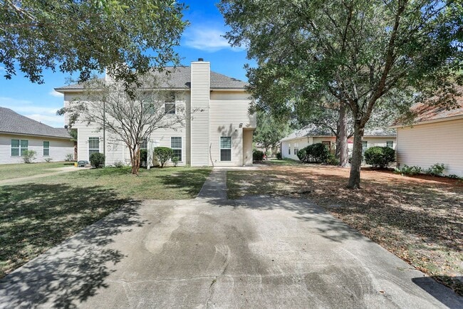 Foto del edificio - 3 bedroom 2.5 bath townhome in Carriage Sq...